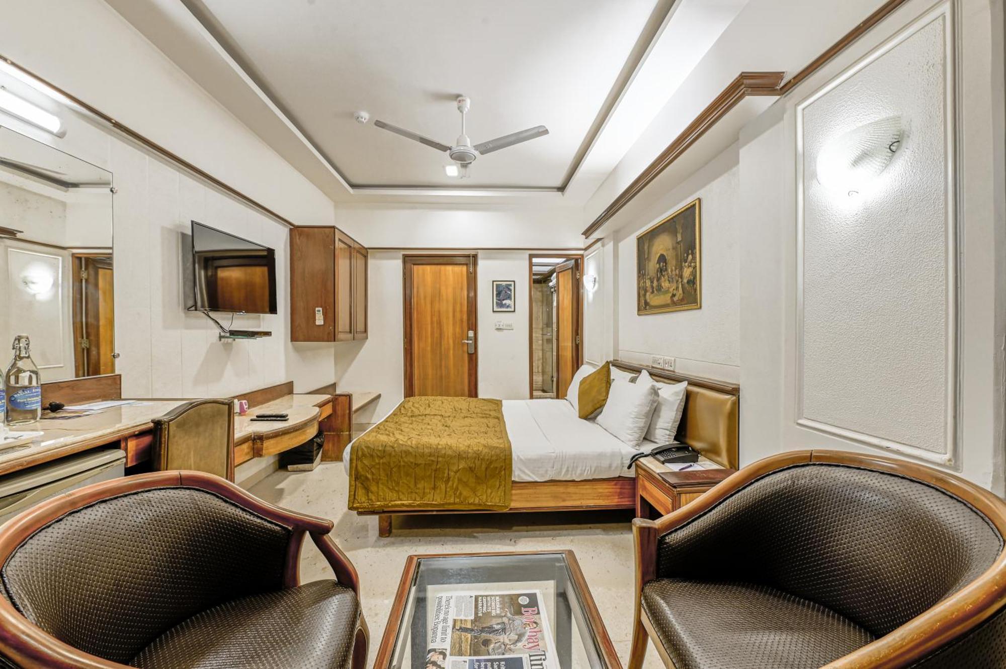 Regal Enclave Hotel Mumbai Exterior foto
