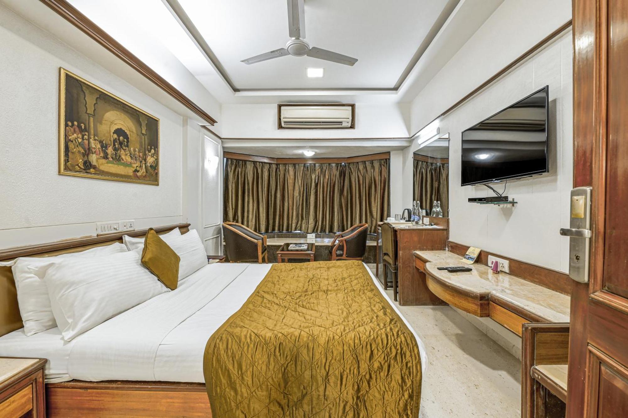 Regal Enclave Hotel Mumbai Exterior foto