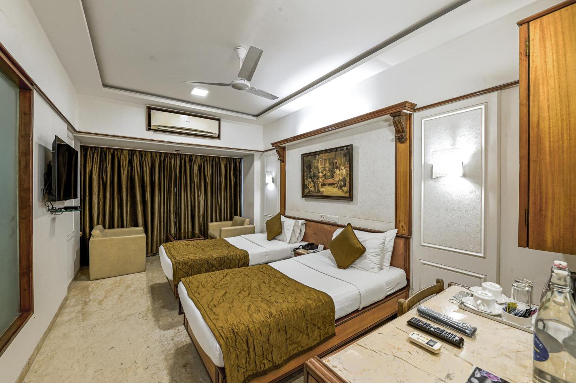 Regal Enclave Hotel Mumbai Exterior foto