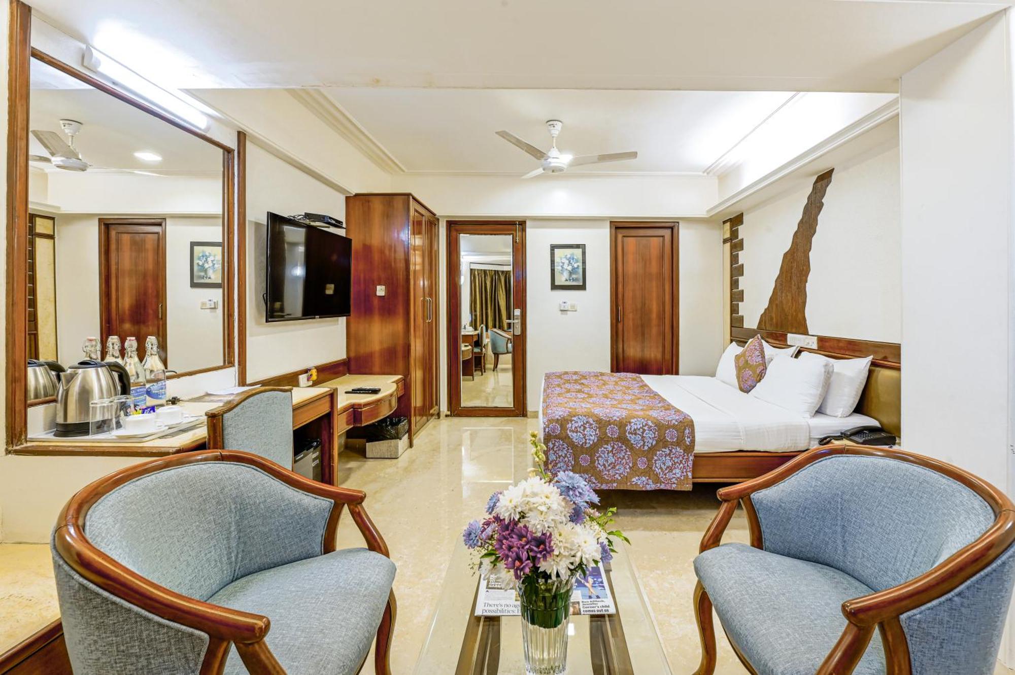 Regal Enclave Hotel Mumbai Exterior foto