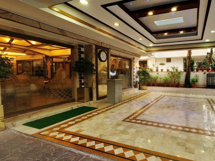 Regal Enclave Hotel Mumbai Exterior foto